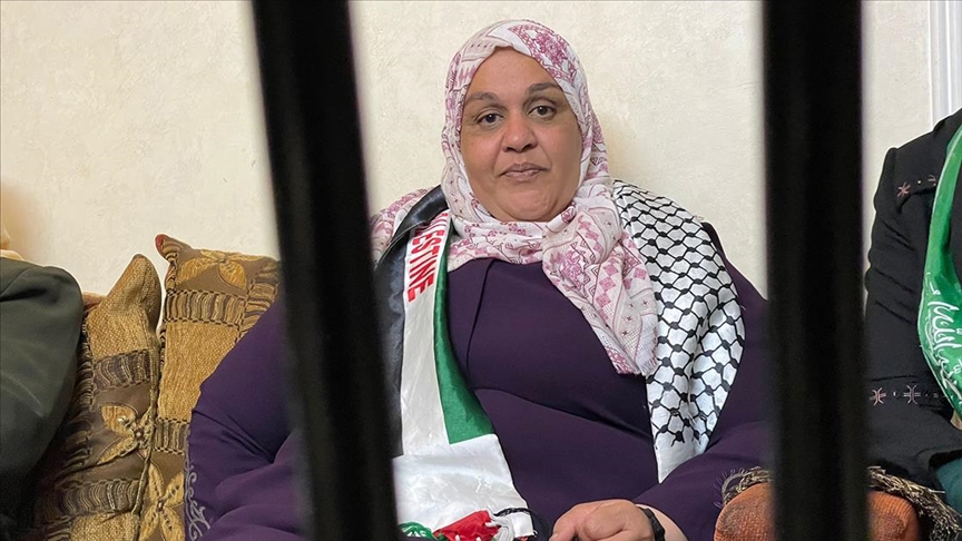 أسيرة فلسطينية مفرج عنها تطالب بـ"جمع شملها" مع عائلتها في غزة