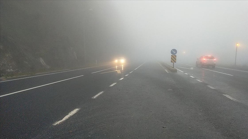 Bolu Dağı'nda sis ulaşımı olumsuz etkiliyor