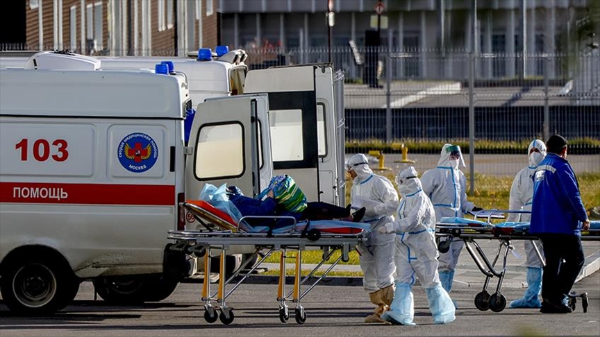 Rusia vuelve a superar sus cifras récord de muertes diarias por COVID-19