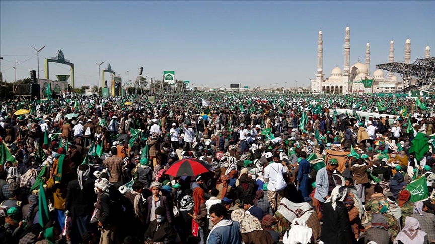 اليمن.. مئات الآلاف يحتفلون بالمولد النبوي الشريف في صنعاء