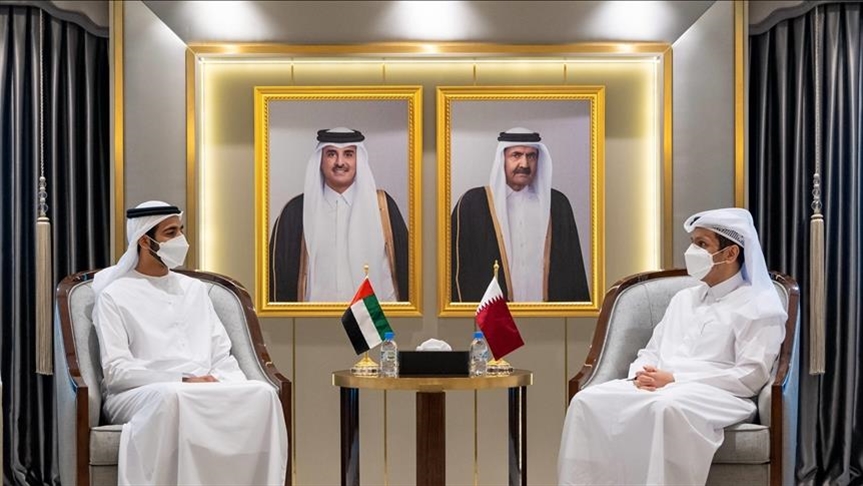 Pourparlers qataro-émiratis sur les moyens de développer les relations bilatérales