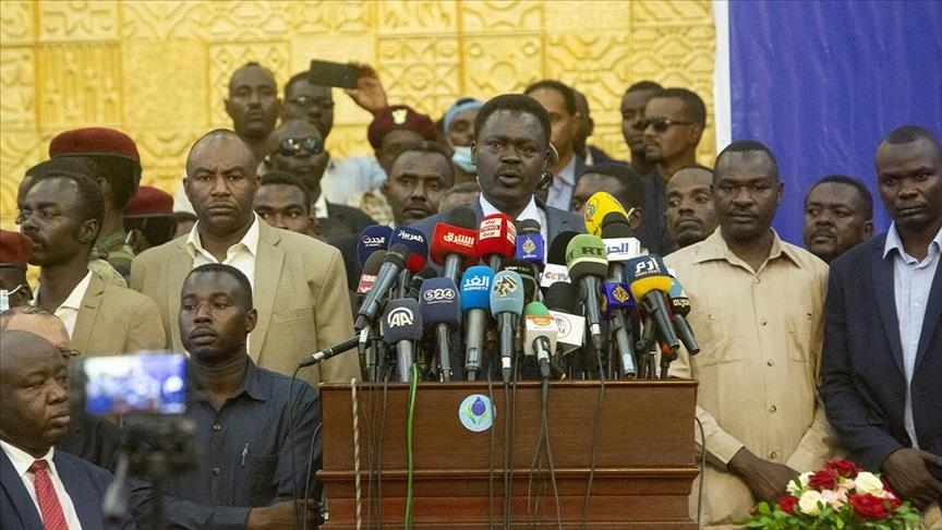 السودان.. مناوي يدعو "الحرية والتغيير" إلى عدم التحريض على العنف‎‎