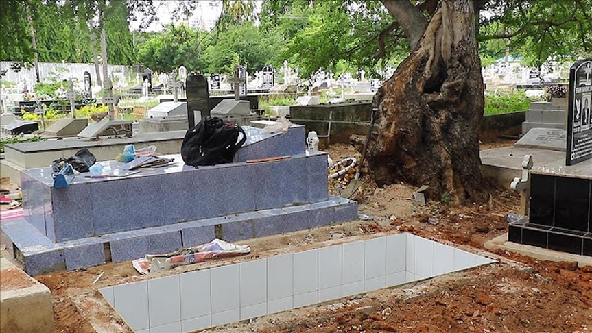 Tanzanian port city grapples with dwindling burial space