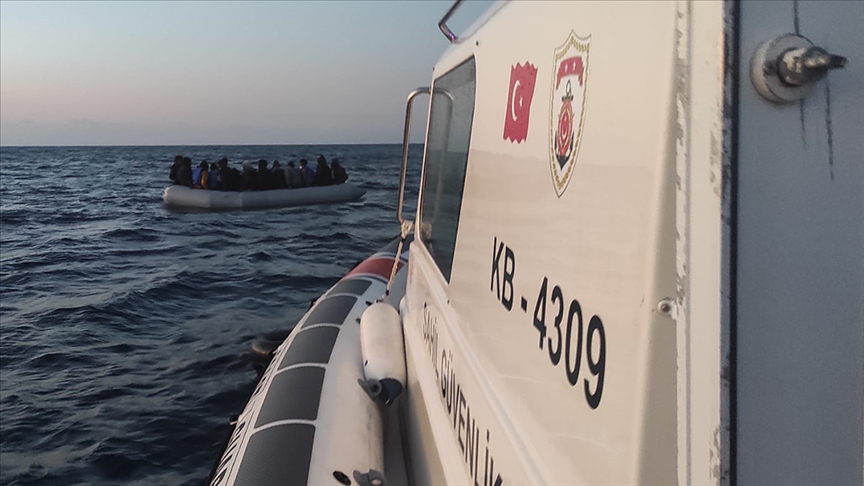 تركيا.. إنقاذ 112 مهاجرًا قبالة سواحل إزمير وآيدن