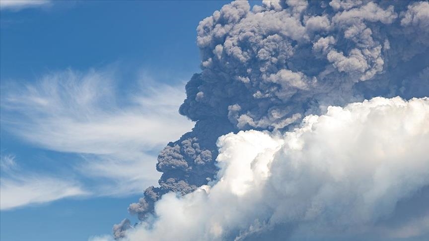 На юго-западе Японии извергается вулкан «Асо»