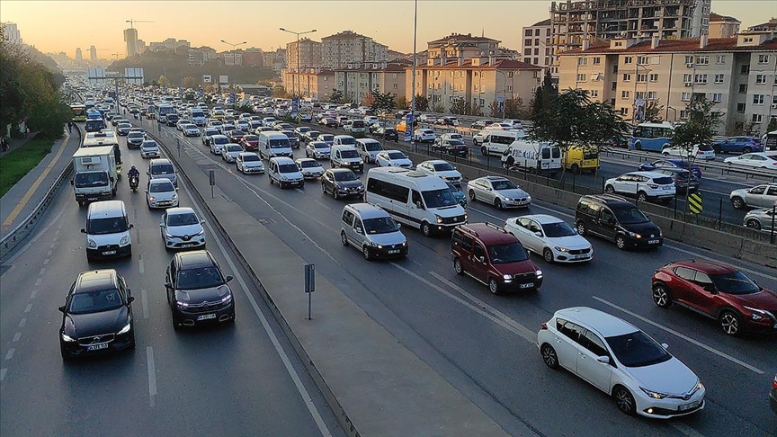 İstanbul'da trafik yoğunluğu yaşanıyor