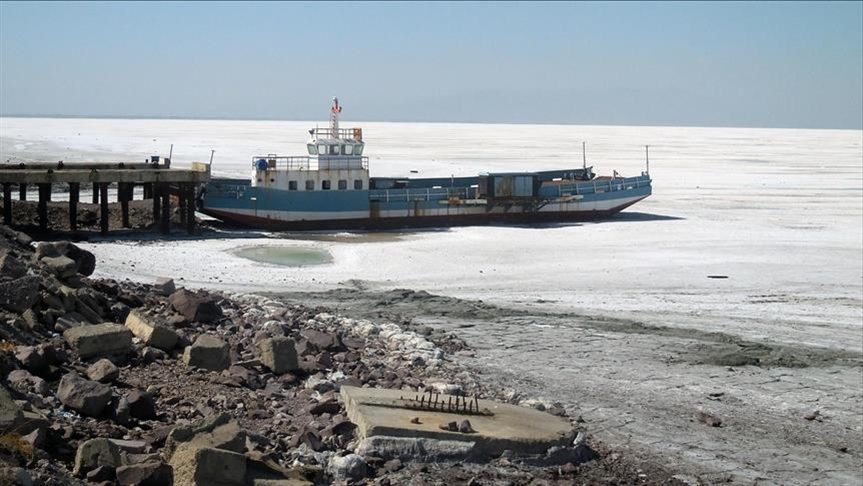 رئیسی: ستاد احیای دریاچه ارومیه به شکل جدیدی فعال می‌شود