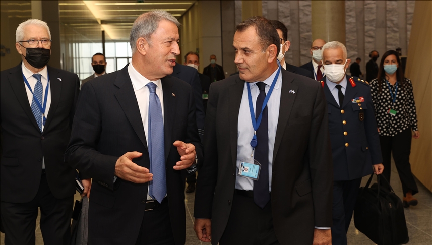 Milli Savunma Bakanı Akardan Yunan heyete Türkiye daveti