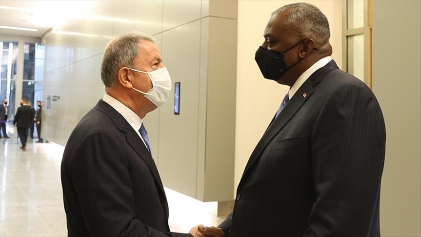 Главы Минобороны Турции и США встретились в Брюсселе 