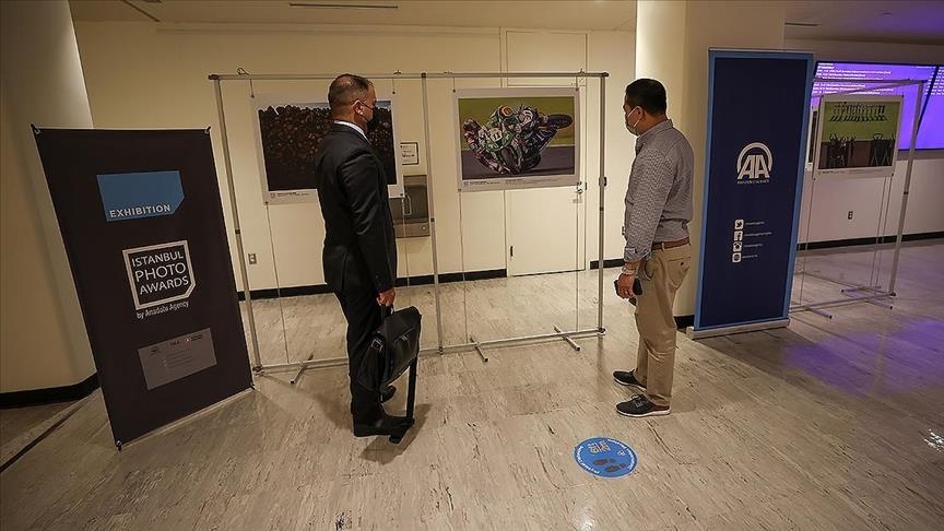 Wêneyên xelatkirî yên "Istanbul Photo Awards"ê ji bo cara 5emîn li Navenda Giştî ya NYyê tên pêşandan