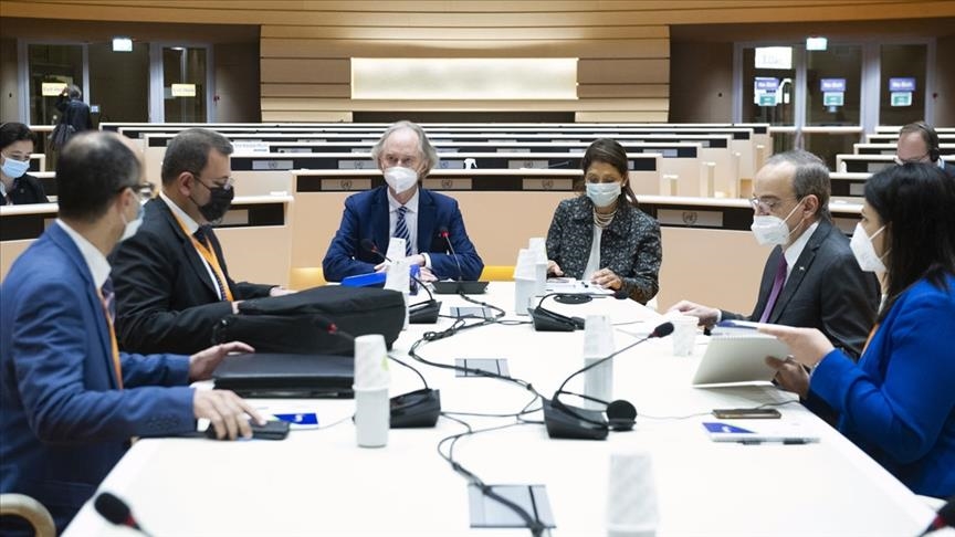 Di civînên Komîteya Qanûna Bingehîn a Sûriyeyê da cara ewil hevserokê rejimê û mixalifan li ser maseyekê rûniştin