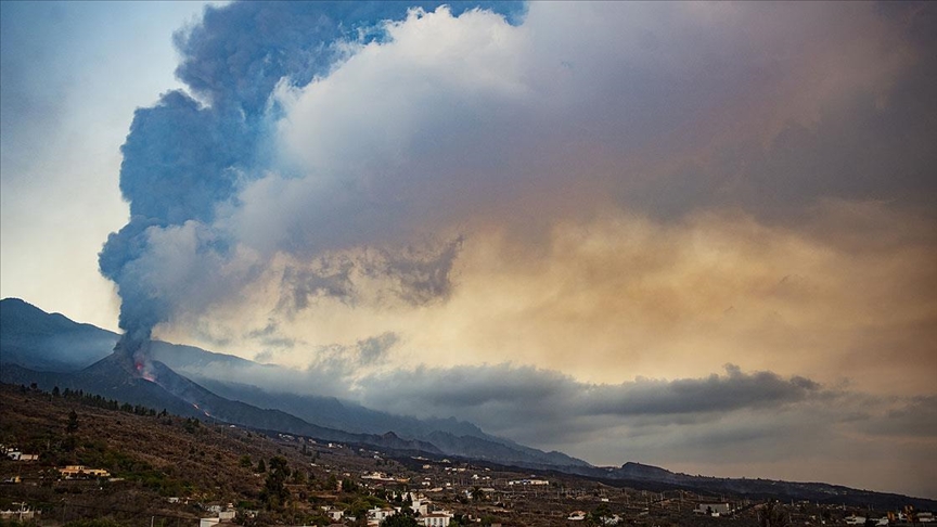 La Palma Adasında volkandan çıkan lavlar 33 günde 2 bin 185 binayı kül etti