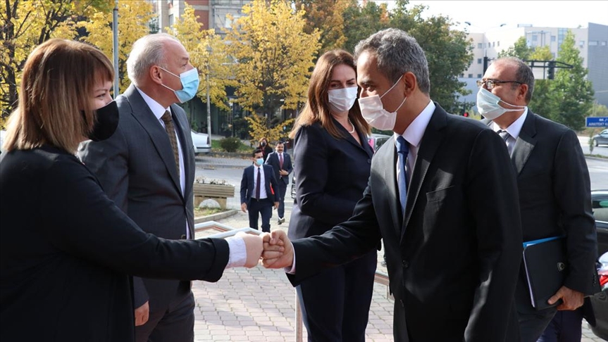 Косово: Министерот за национално образование на Турција, Озер, се сретна со косовската колешка Нагавци