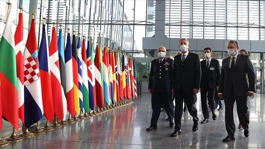 Bruxelles : le ministre turc de la Défense, Akar participe à la réunion ministérielle de l'OTAN