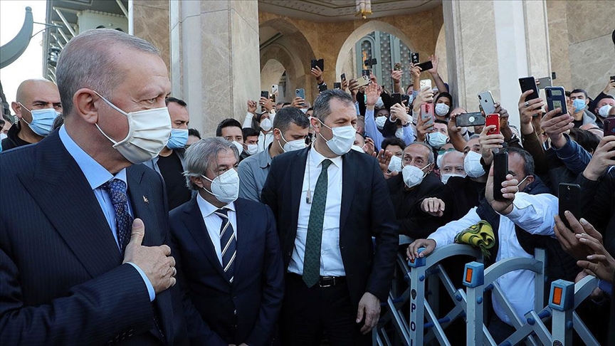 Cumhurbaşkanı Erdoğan, cuma namazını Taksim Camisi'nde kıldı