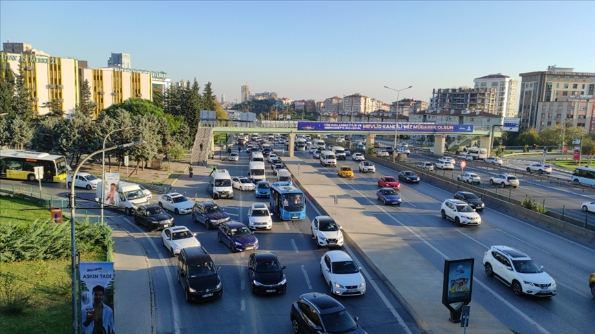 İstanbulda akşam saatlerinde trafikte yoğunluk yaşanıyor
