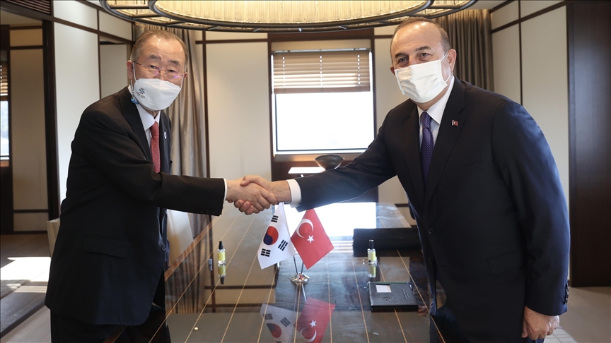 Глава МИД Турции провел ряд встреч в Южной Корее
