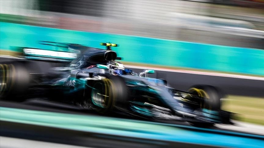 Title fight heats up as F1 heads to US