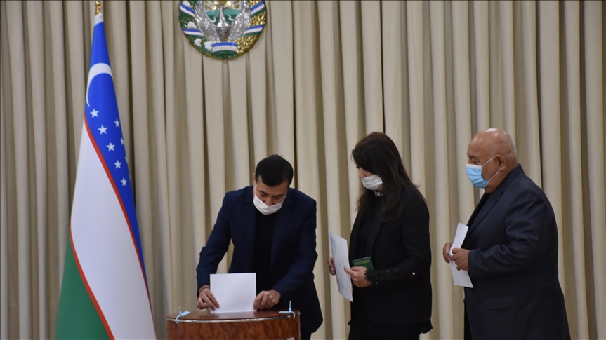 Özbekistan'da cumhurbaşkanlığı seçimleri için oy kullanma işlemi başladı