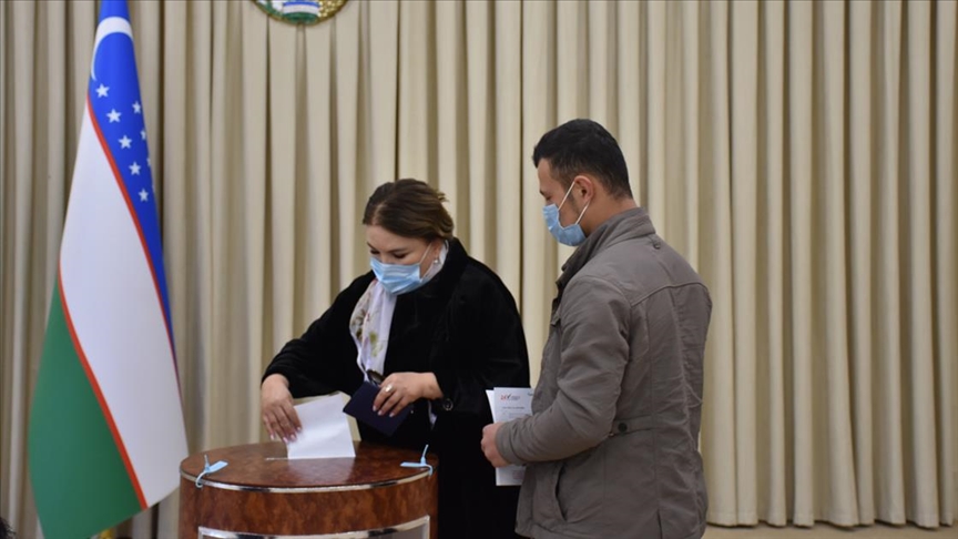 Özbekistanda cumhurbaşkanlığı seçiminin geçerli sayılması için yeterli katılım sağlandı