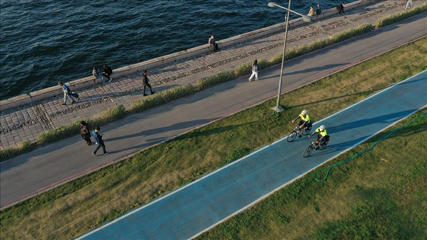 İzmir'in 'Beyaz Kırlangıçları' bisiklet yollarının güvenliği için pedala bastı