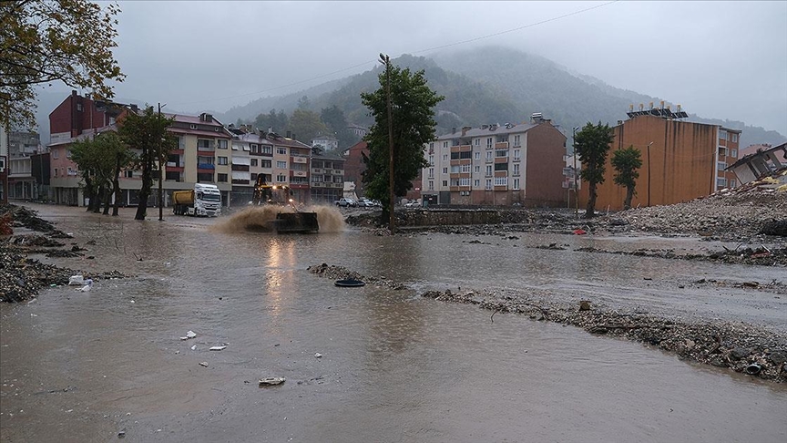 Şiddetli yağış Bozkurtun sokaklarını yeniden sular altında bıraktı