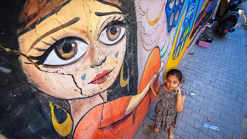 Запоставените улици на Багдад се украсуваат со разнобојни цртежи на млади волонтери