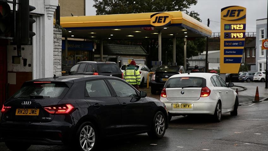 Alto Precio de la gasolina en Reino Unido vuelve a batir récord nueve años después