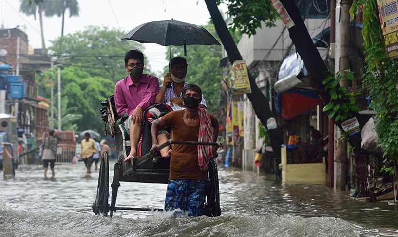 Aumenta a 72 el número de muertos por inundaciones y deslizamientos de tierra en el norte de India