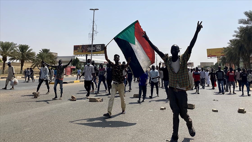 Sudan'da OHAL'i reddeden iktidar ortağı, halkı süresiz sivil itaatsizliğe çağırdı