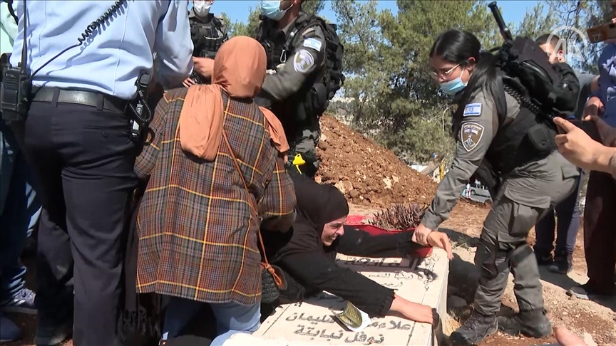 Palestinian woman says she will protect her sons grave with her life