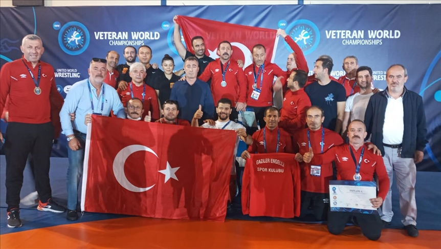 Турецкие борцы завоевали 12 медалей на ЧМ в Греции
