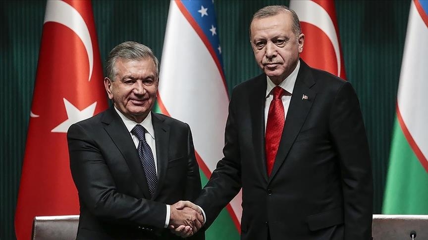 الرئيس أردوغان يهنئ نظيره الأوزبكي بإعادة انتخابه رئيسا للبلاد 
