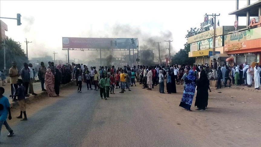 Sudanese military arrests prime minister, members of gov't