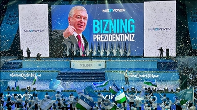 Özbekistan'da yapılan seçimleri Cumhurbaşkanı Mirziyoyev yeniden kazandı