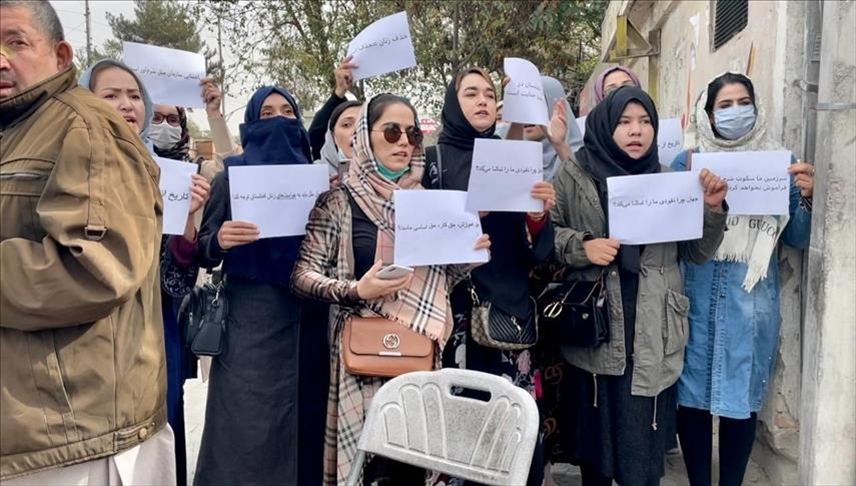Kaboul : des Afghanes protestent pour revendiquer leurs droits