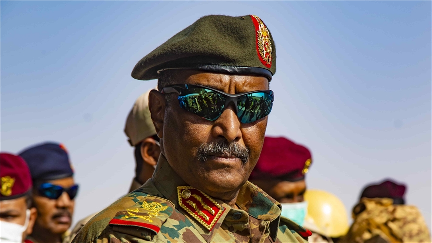Líder militar confirma que en su casa se encuentra detenido el primer ministro de Sudán