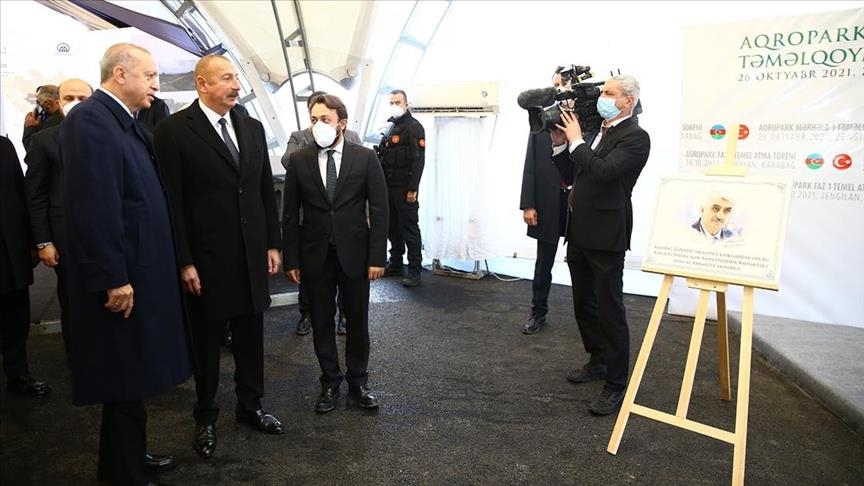 Лидеры Турции и Азербайджана посетили фотовыставку АА 