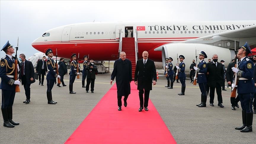 أذربيجان.. علييف يستقبل أردوغان بمراسم رسمية في زنغيلان