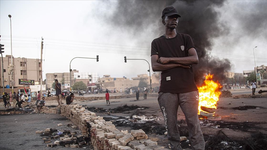 Sudan'da sivil yönetim yanlılarının gösterileri nedeniyle Hartum Havalimanı kapatıldı