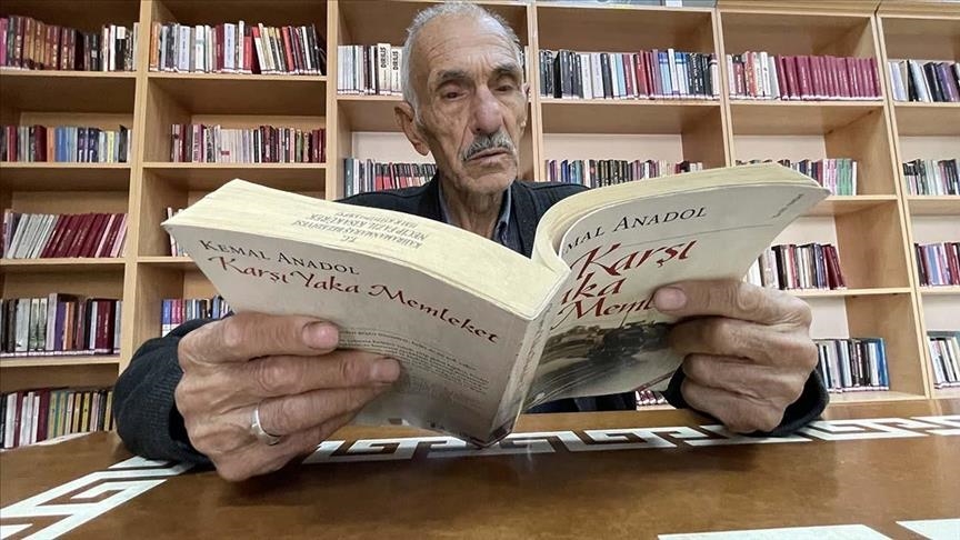 79-year-old bookworm setting example for youth