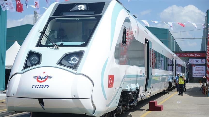 Testên fabirqeyê ya "trena ceyranê ya neteweyî" hat kutakirin û tren wê saleke din xizmetê bike