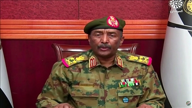Sudan ordusu komutanı Abdulfettah el-Burhan, Başbakan Hamduk’un güvenliği için kendisiyle beraber olduğunu açıkladı