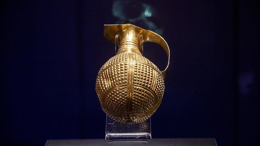 Ancient gold ewer returned to Turkey