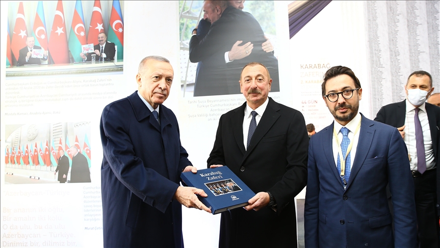 Erdogan napisao posvetu knjige ”Pobjeda u Karabahu“ koju je pripremila Anadolu Agency 