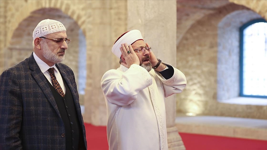 Diyanet İşleri Başkanı Erbaş, Şuşa'da ezan okudu