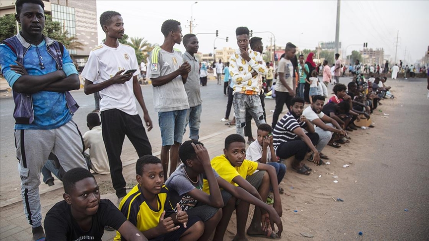 Sudanda Cumhurbaşkanlığı önündeki oturma eylemi sona erdi