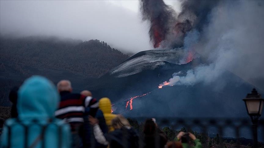 Lava spews from La Palma volcano twice as high as Eiffel Tower