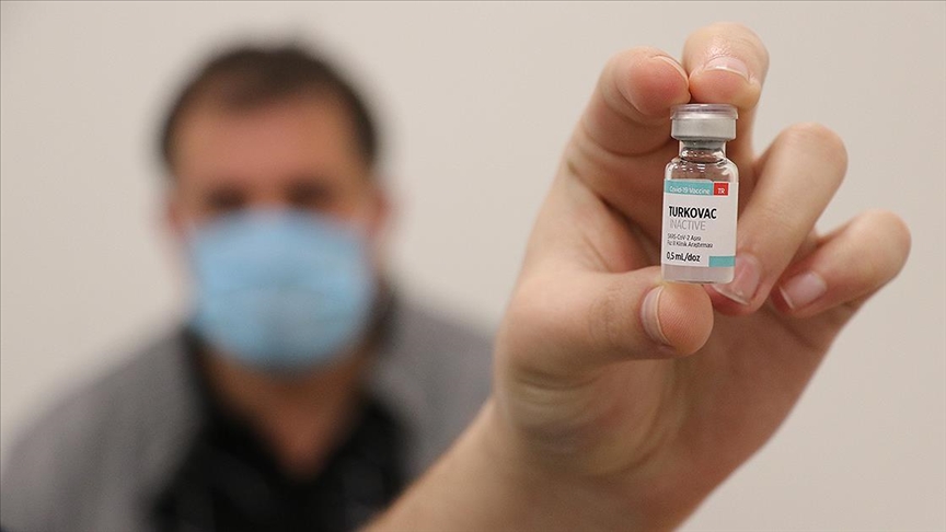 Yerli Kovid-19 aşısı TURKOVAC, Manisada gönüllülere uygulanıyor