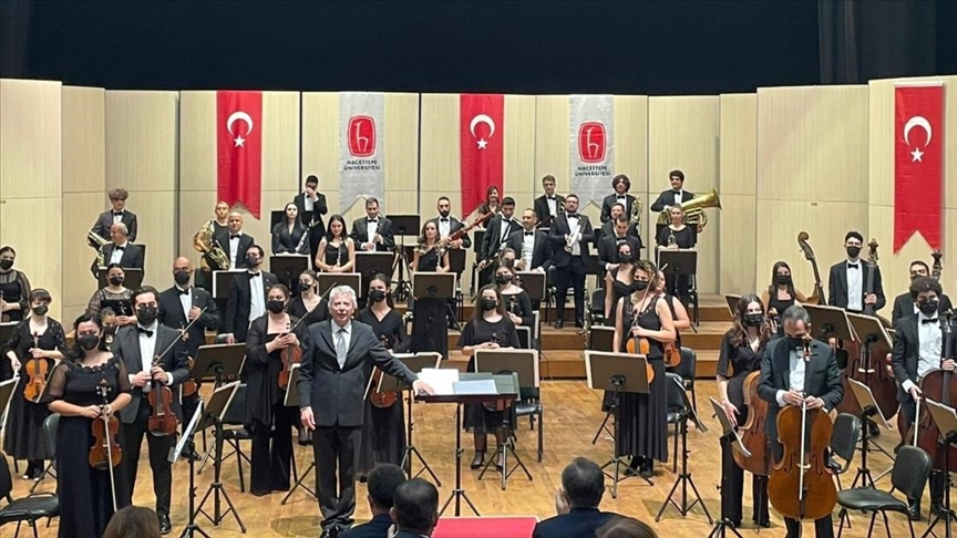 Hacettepe Üniversitesi Senfoni Orkestrası sezonu keman sanatçısı Cihat Aşkın konseri ile açtı